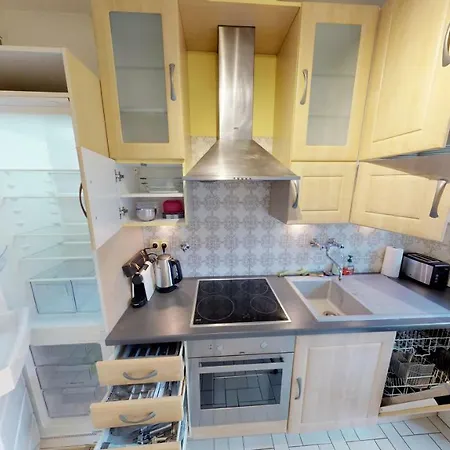 Spacious 2 Bedroom Flat In The Center Of Lux Apartment
